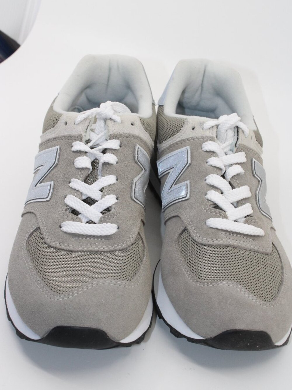 New Balance 574 NWOT Unisex Shoes (10 W) (8.5 M) Gray Lace Up Cushion Athletic